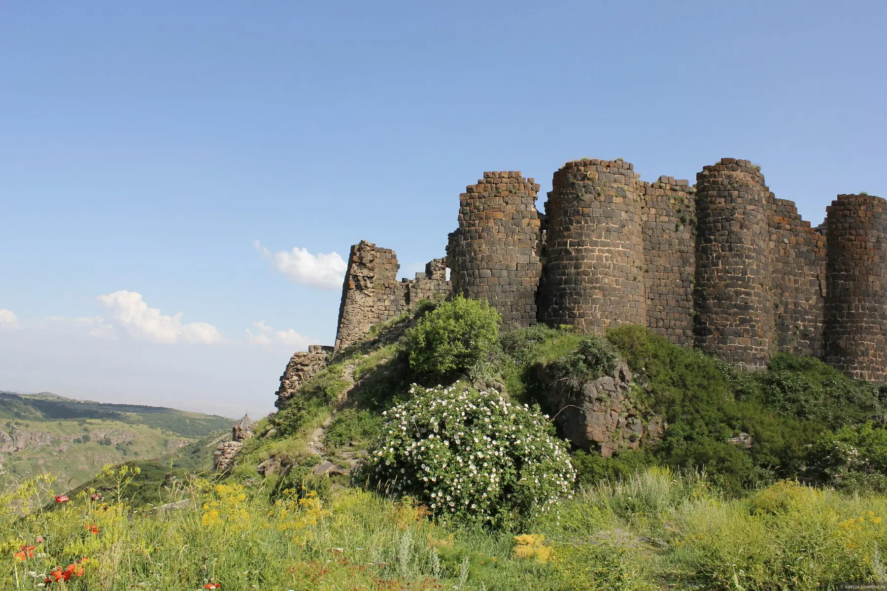 Хранители истории: каменный алфавит и заоблачная крепость